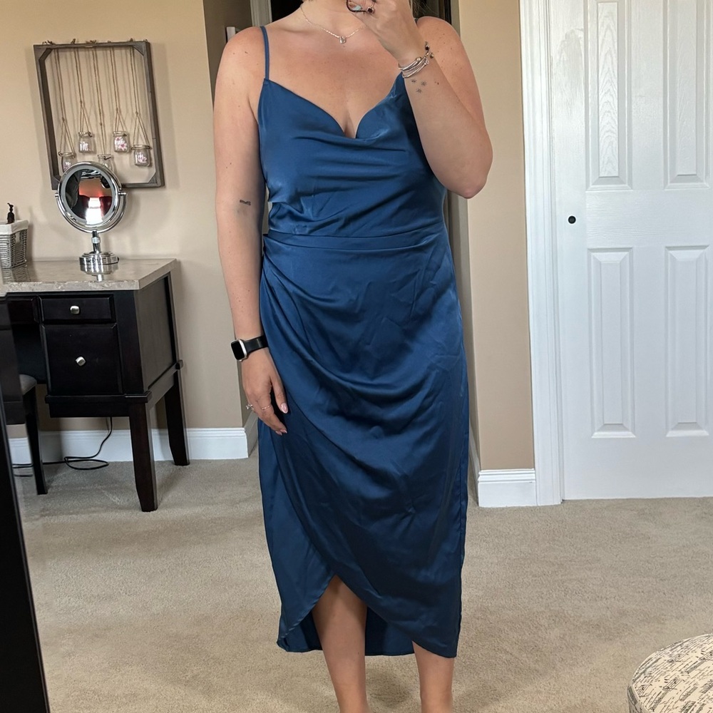 Elegant Blue Satin Dress - Picture 3 of 3